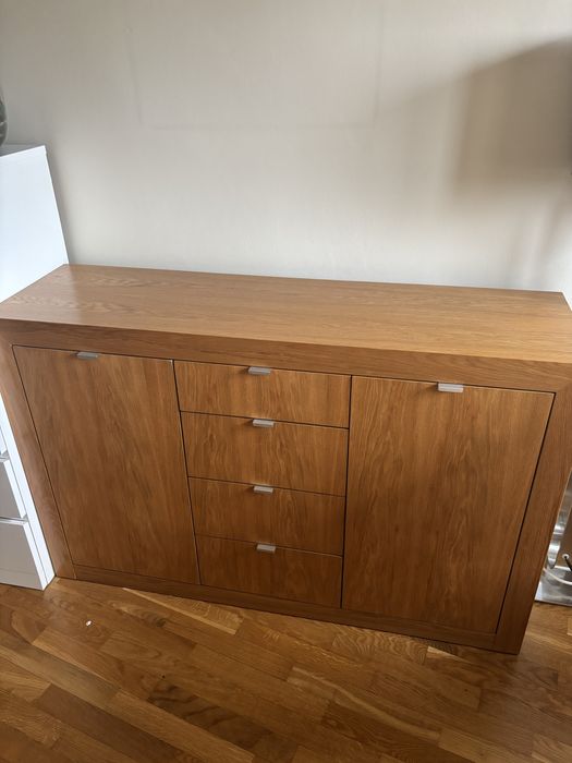 Komoda z 4 szufladami oraz 2 szafkami