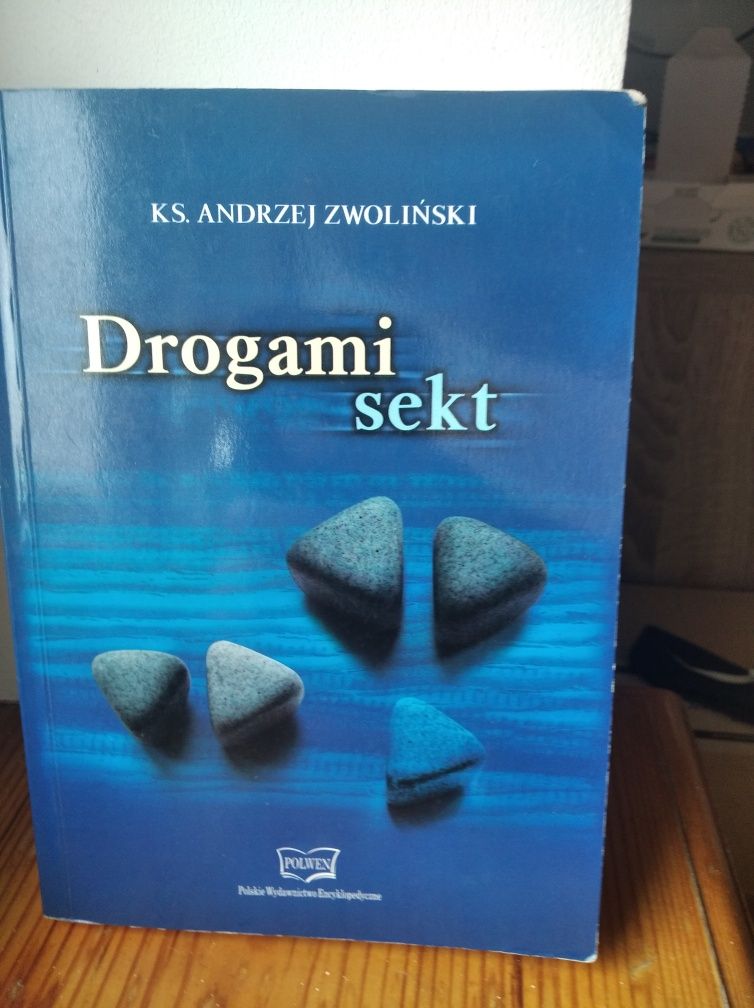 Drogami sekt; ks. Andrzej Zwoliński; oprawa miękka