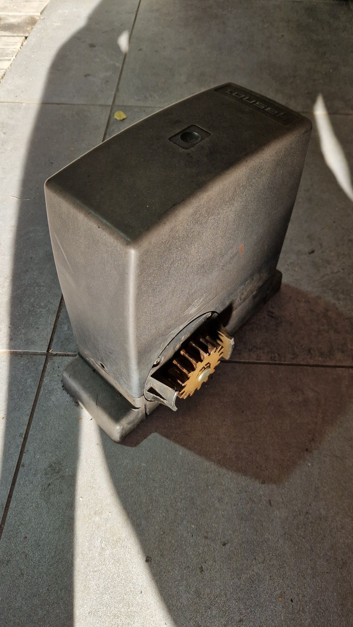 Automat do bramy przesównej Tousek