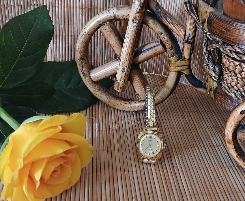 Часы Camy Geneve 17 gewels Швейцария позолота механика эксцентик