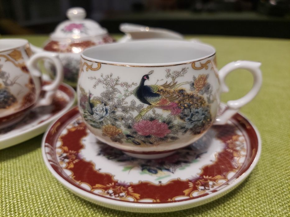 Porcelana chińska, zestaw do kawy; wzór pawie bordowe