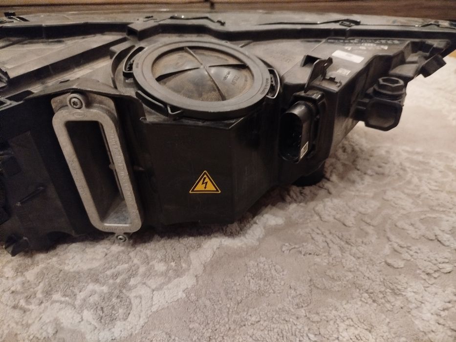 Audi Q7 4M ліва 4M0 941 005 B на запчасті