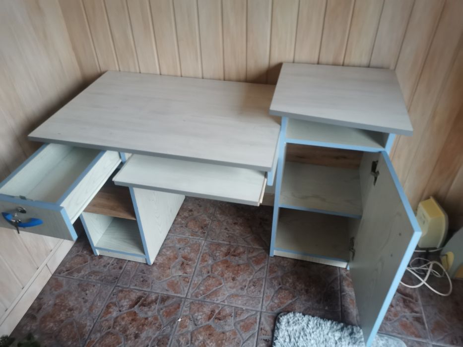 Biurko szuflada zamykana  na kluczklucz