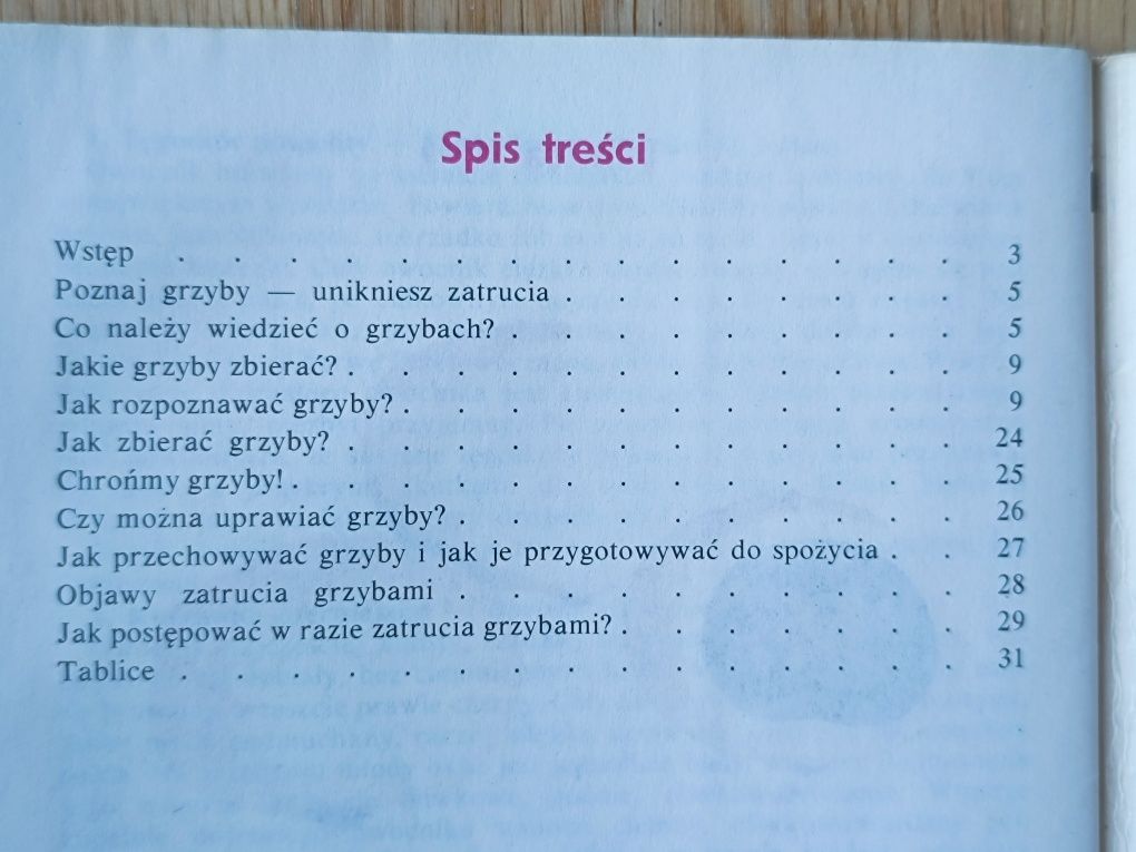 "Grzyb jadalny czy trujący" lek. Z. Domański 1988r.