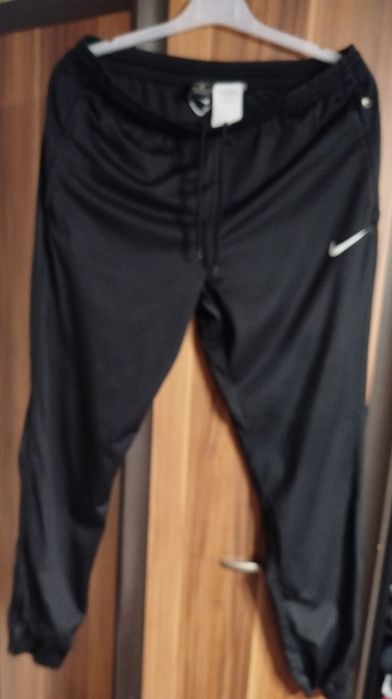 Spodnie dresowe męskie Nike rozmiar L stan bardzo dobry