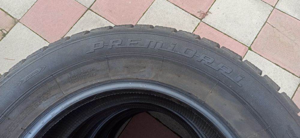 Продам зимние шины Premiorri
215/65r16 98T
