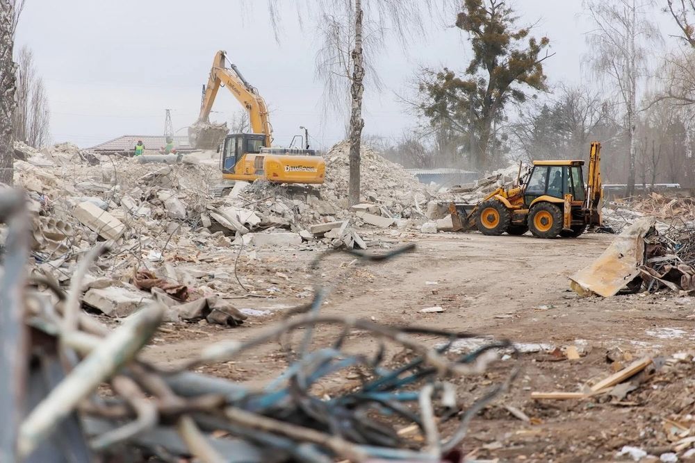 Вывоз строительного мусора. Услуги трактора экскаватора