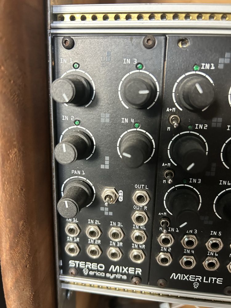 Módulos sintetizadores da Erica Synth