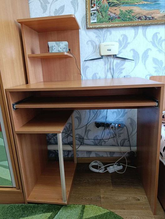 Стіл комп'ютерний