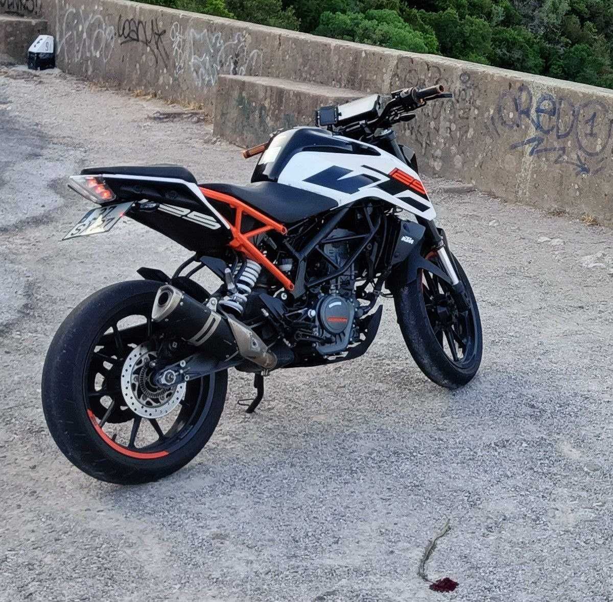 Vende-se KTM Duke 125, ano 2017