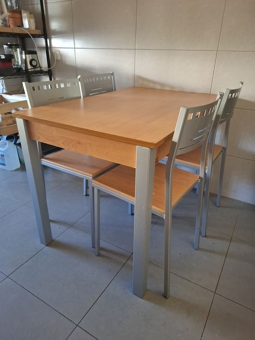 Mesa de cozinha 4/6 lugares