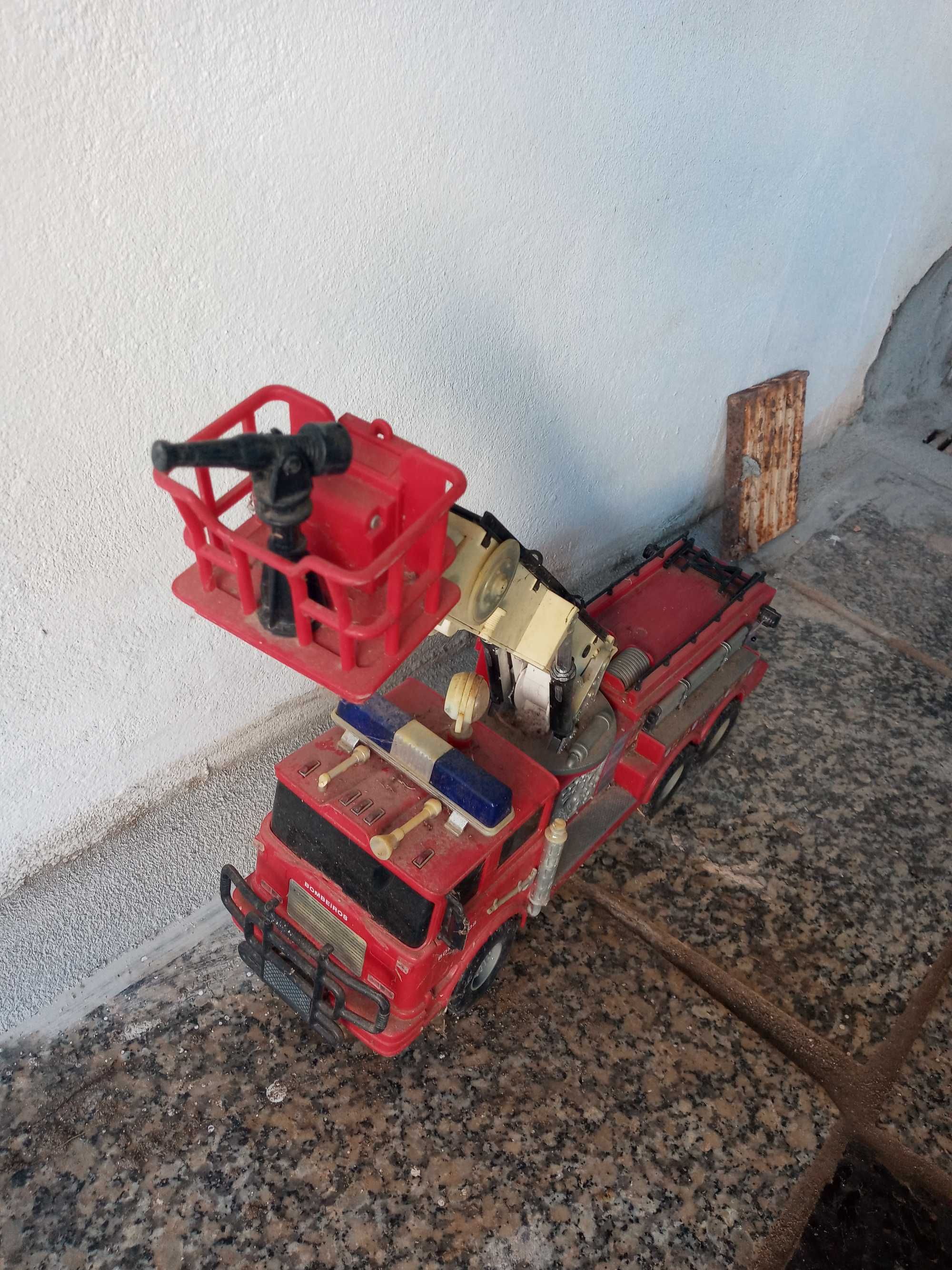 Camiao dos bombeiros com 60cm