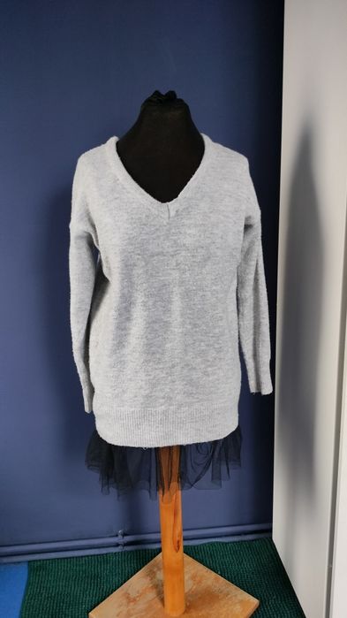 Sweterek z tiulem r.M,L,XL