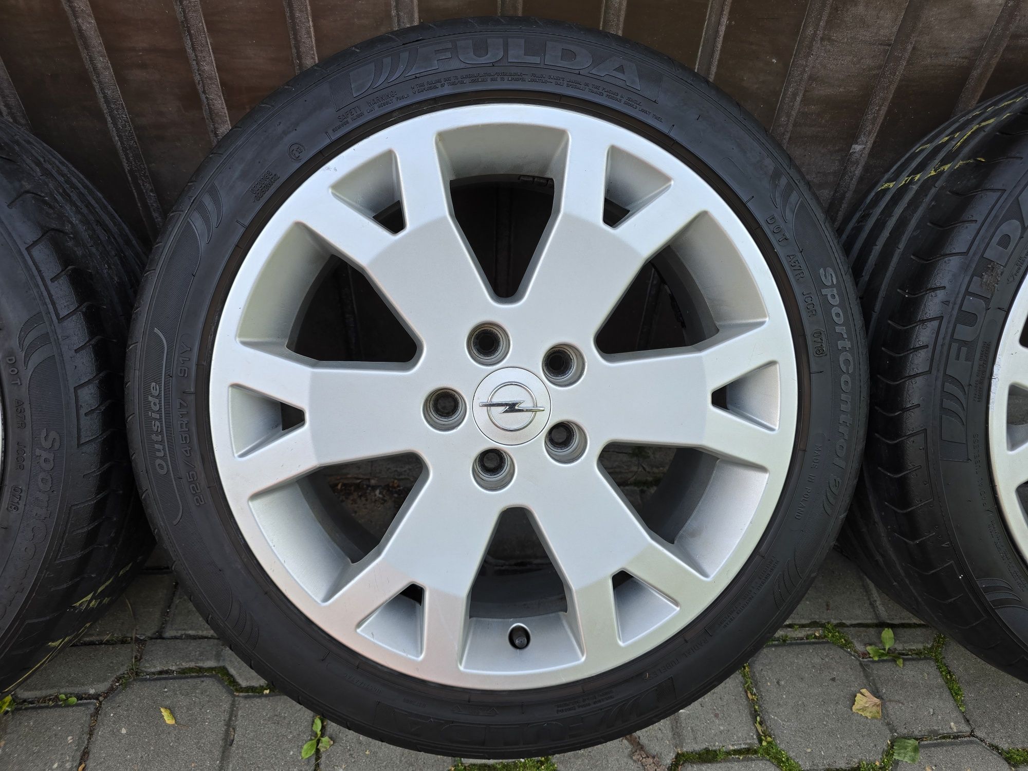 Felgi z oponami 225/45R17 Opel Vectra C GTS 5x110 Zafira Astra Meriva