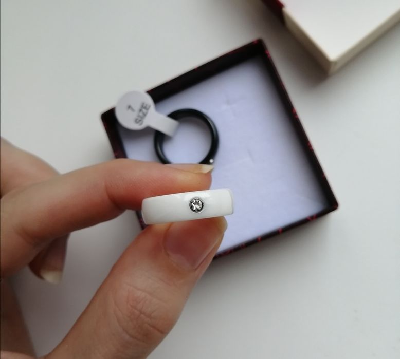 Каблучка керамічна з камнем біла чорна стильна,кераміка розмір 17-18