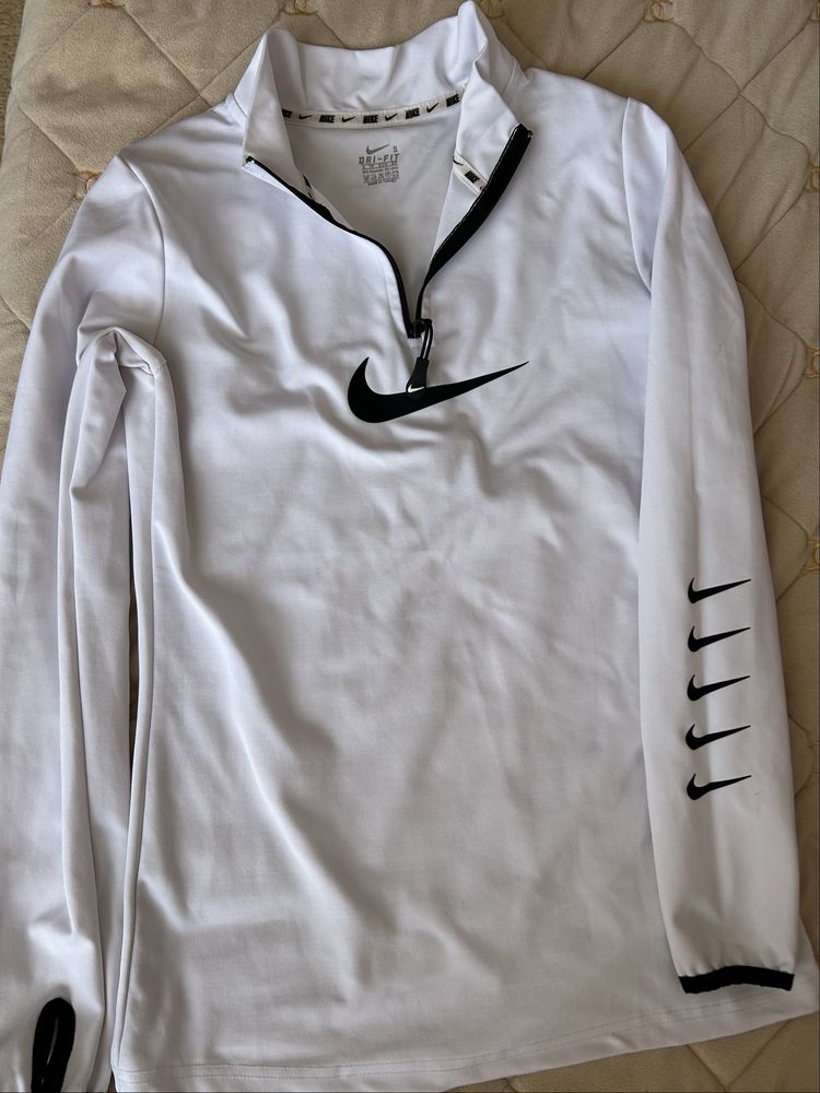 Жіночий спортивний лонгслив на блискавці nike s