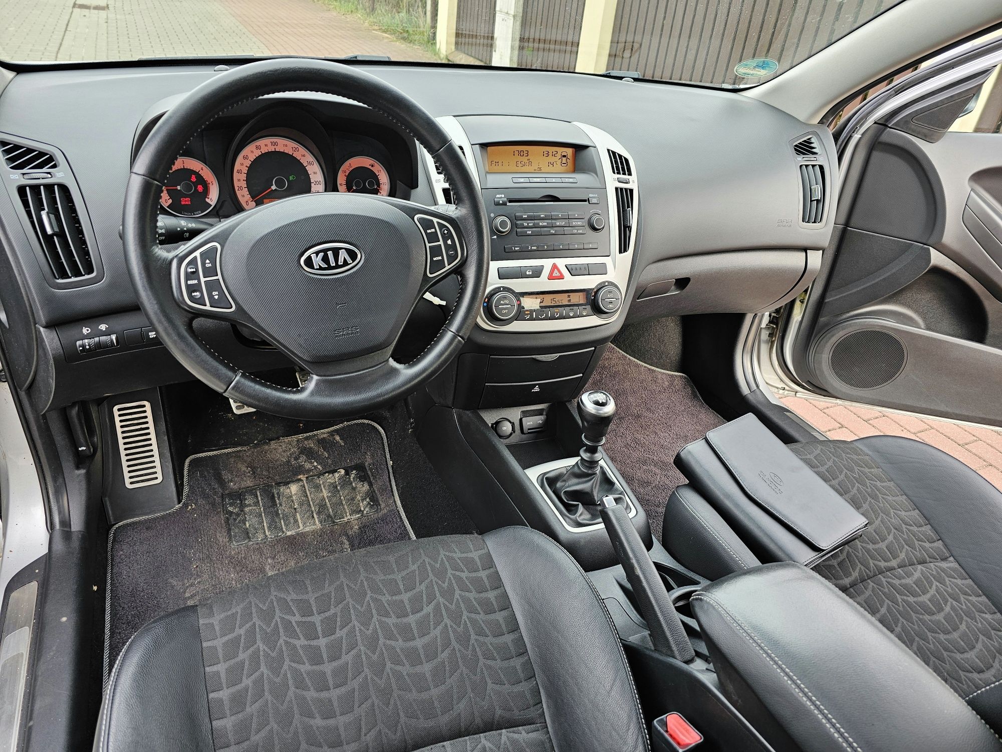 Kia Pro_cee'd Pro ceed 2009 rok 1,6 CRDi 115 kM 233100 km  KLIMATRONIC