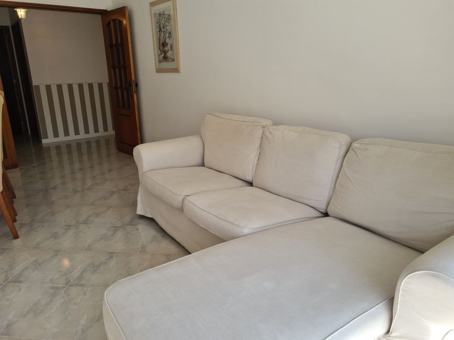 Sofá três lugares com chaise long