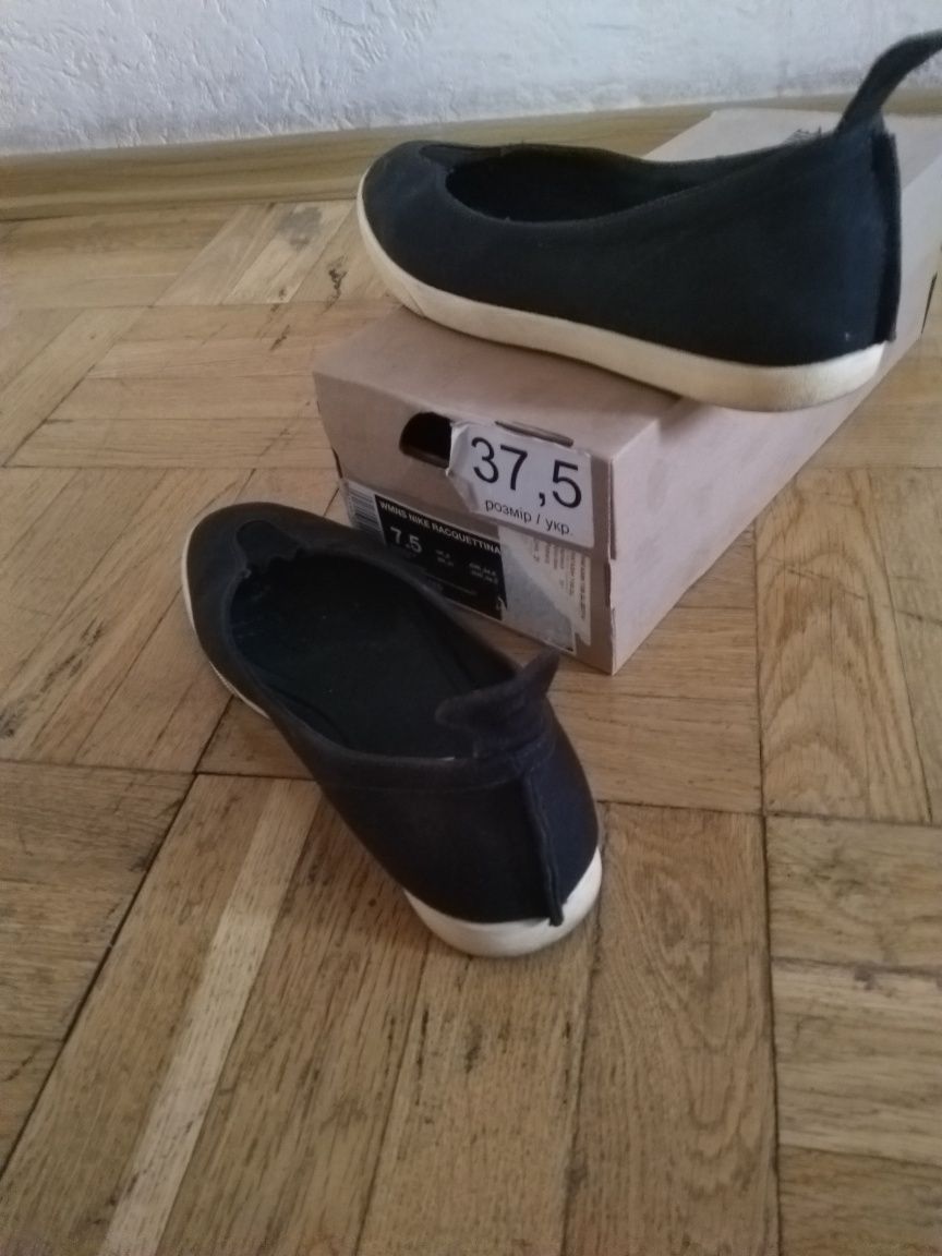 Продам мокасины слипоны Nike оригинал р 36,5