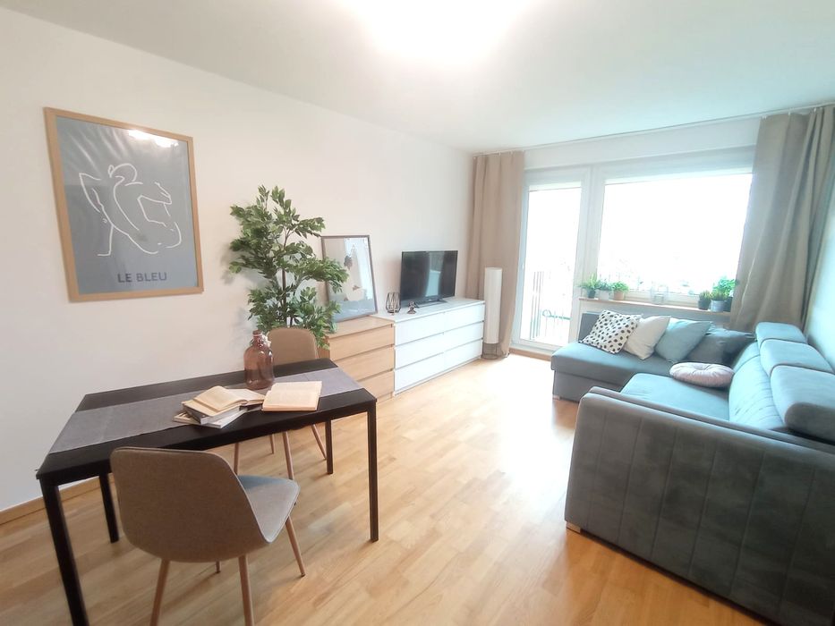 Duży pokój z balkonem blisko UG i SKM :)