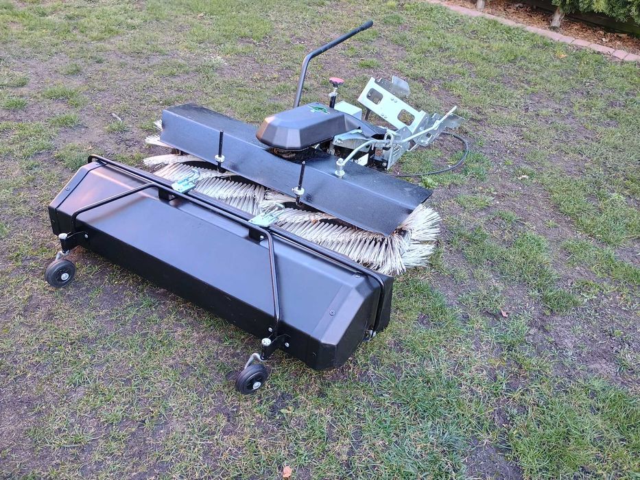 Zamiatarka szczotka do traktorka kosiarki kosz