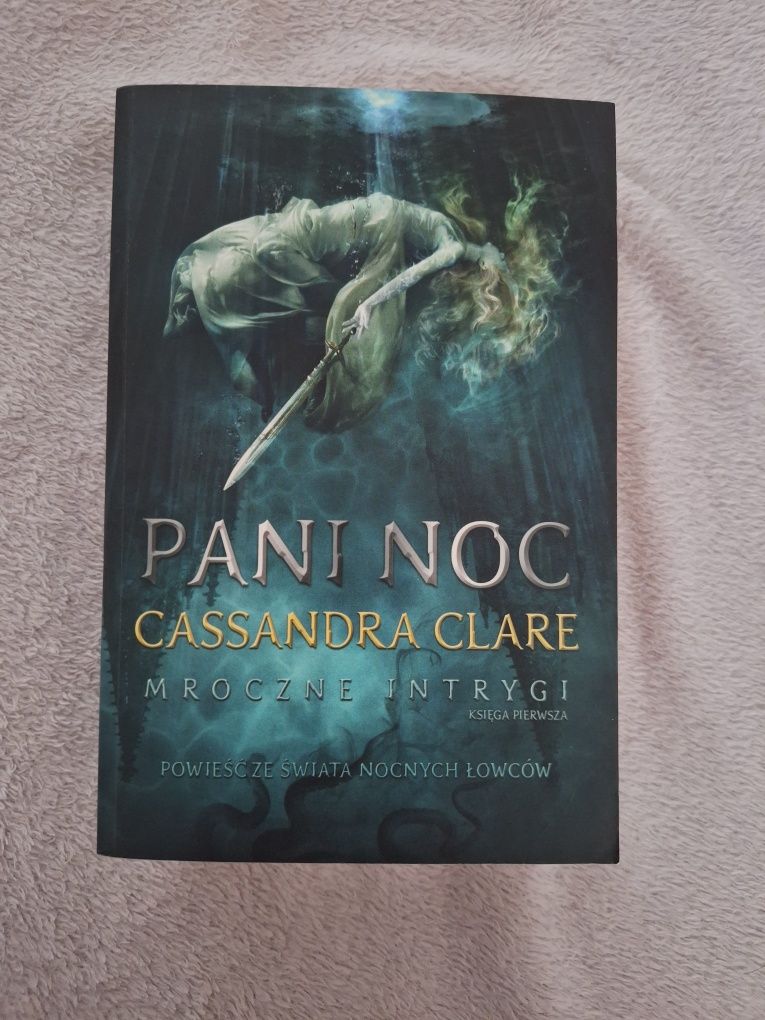 Pani noc cassandra clare Mroczne intrygi książka młodzieżowa