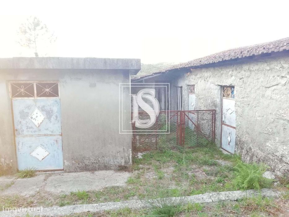 Moradia T2 para Restaurar com terreno,   em Serzedelo, Póvoa de Lanhos
