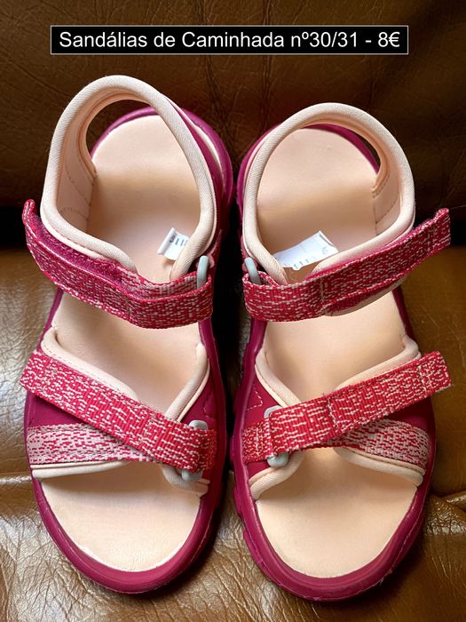 Sandálias novas de criança (modelos e tamanhos vários)