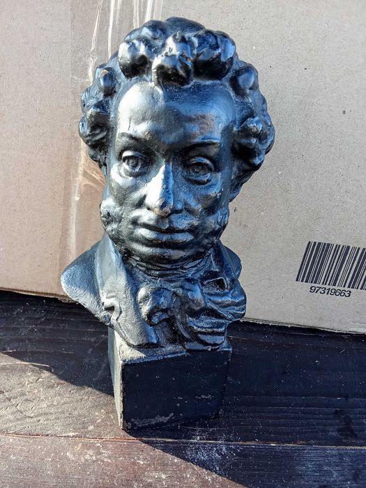 Бюст  А.С Пушкин