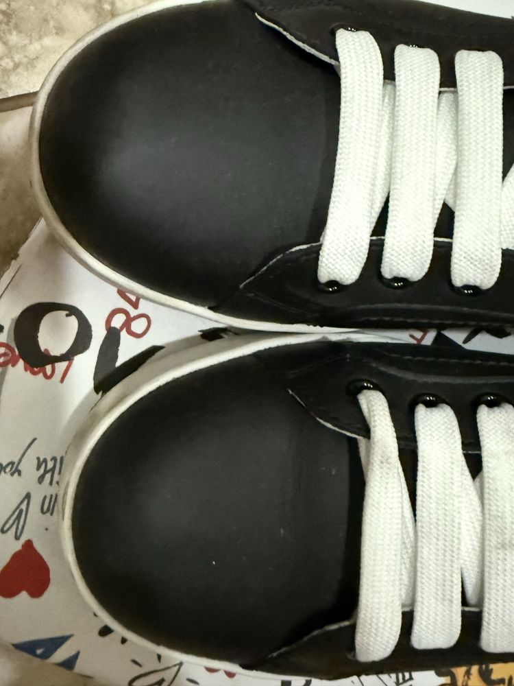 Продам кросівки Dolce&Gabbana, 36 р., оригінал, ста нових.