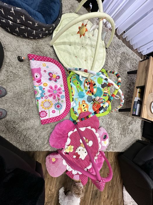 3 maty z zabawkami + jedna bez uzywnae w hodowli