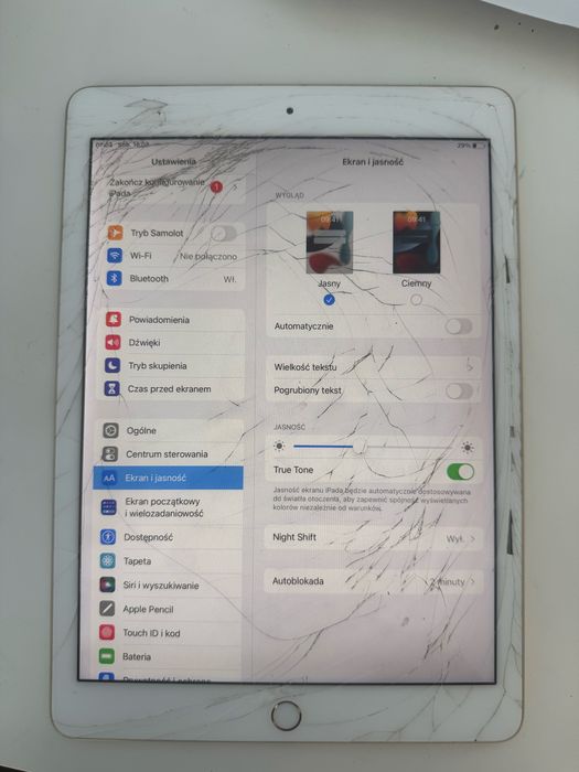 9,7” (model A1673) w kolorze złotym (Gold) — wersja z 128 GB pamięci.