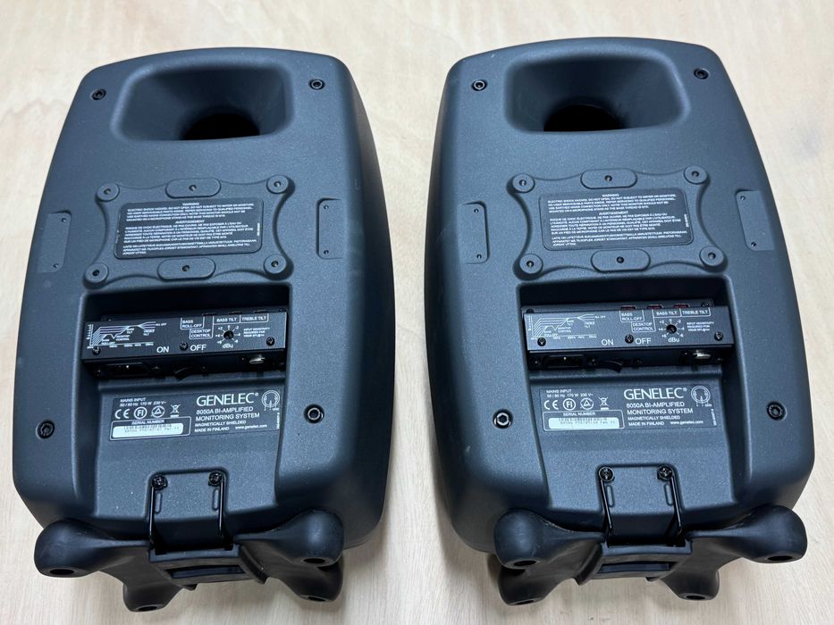 GENELEC 8050A Monitores de Estúdio de referencia