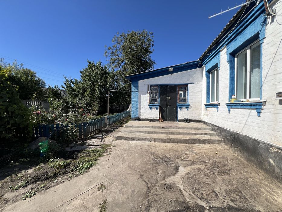 Продам хороший цегляний будинок в місті Узин