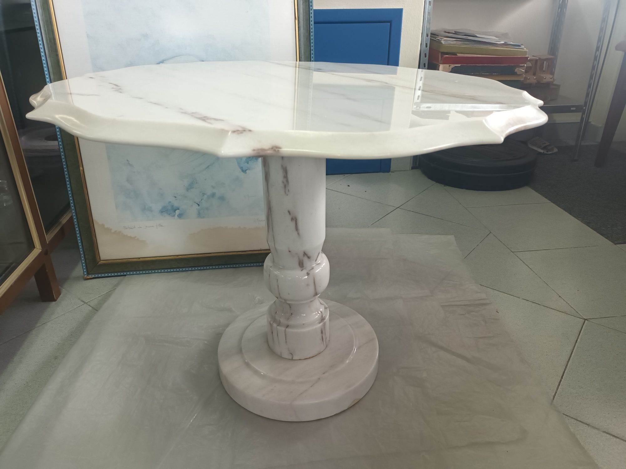 Mesa em marmore maciça