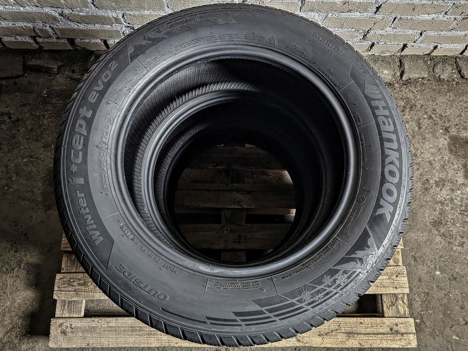Зимові 225/60r17 Hankook | 2023 | 7.5mm | Hungary | Преміум шини/Ідеал