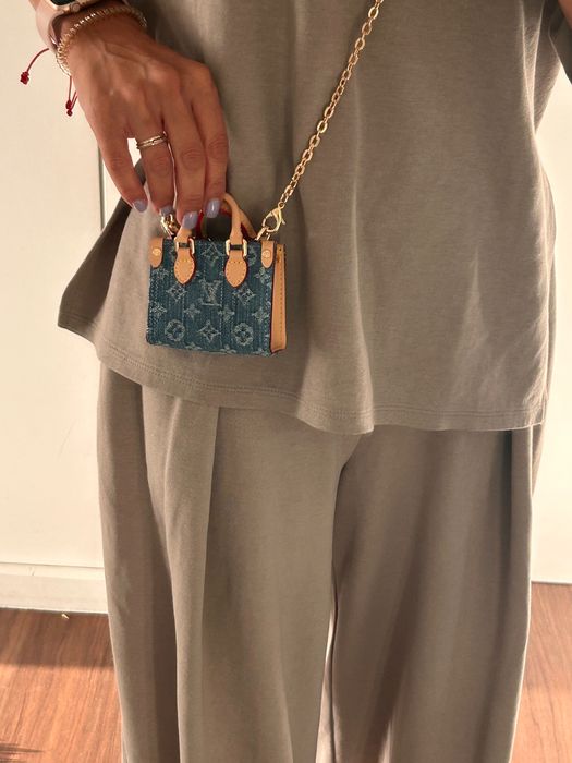 Mini mala LV charm bag