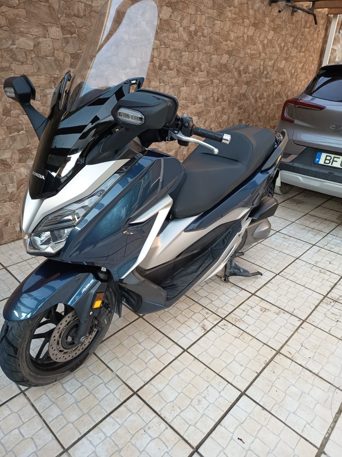 Honda Forza 300  – 14 900 km – excelente estado