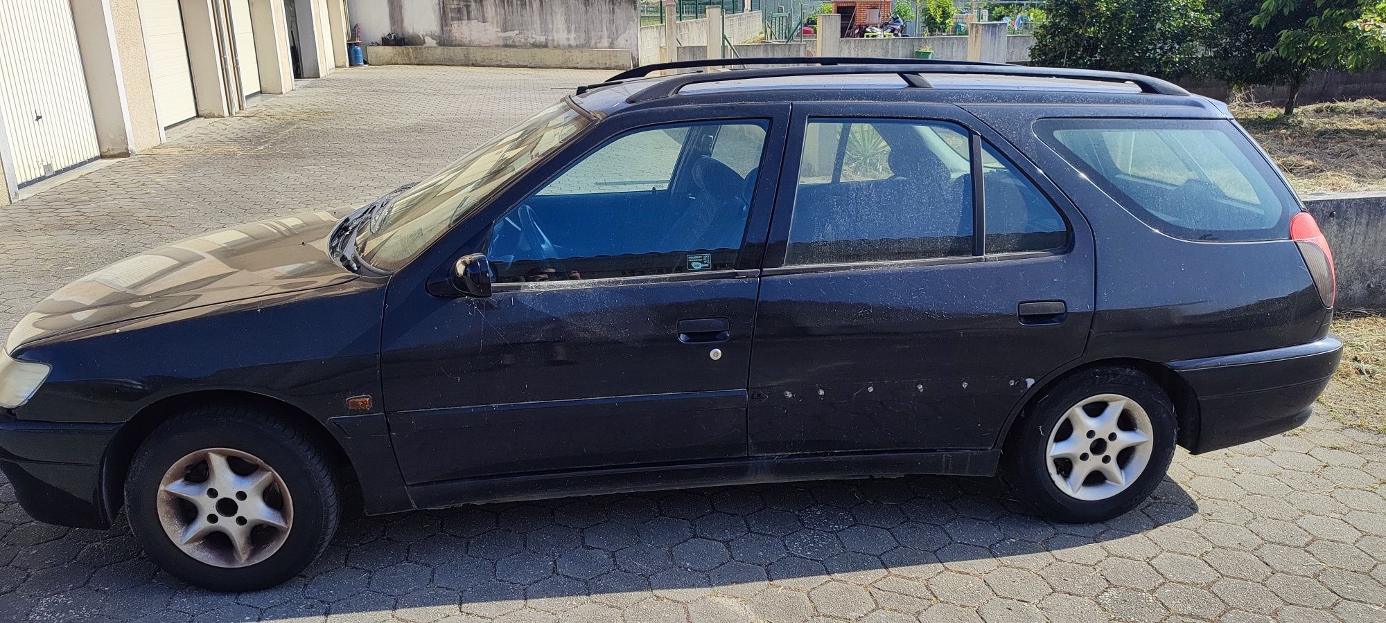Peugeot 306 a gasolina/GPL
Carro a funcionar mas com alguns afazeres a