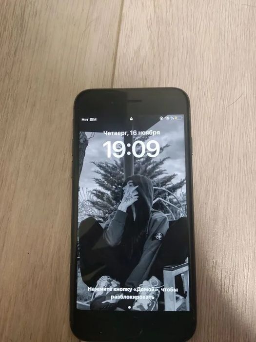 Продам айфон 8 64