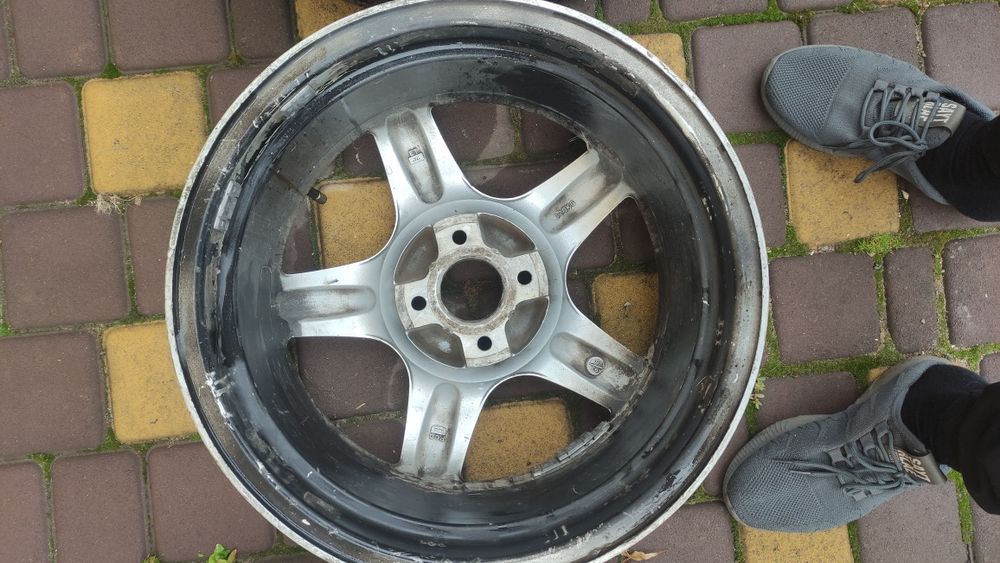 Продам легкосплавные  диски R 16 б/у,в отличном состоянии..