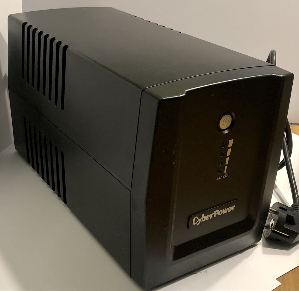 UPS CyperPower UT1500E