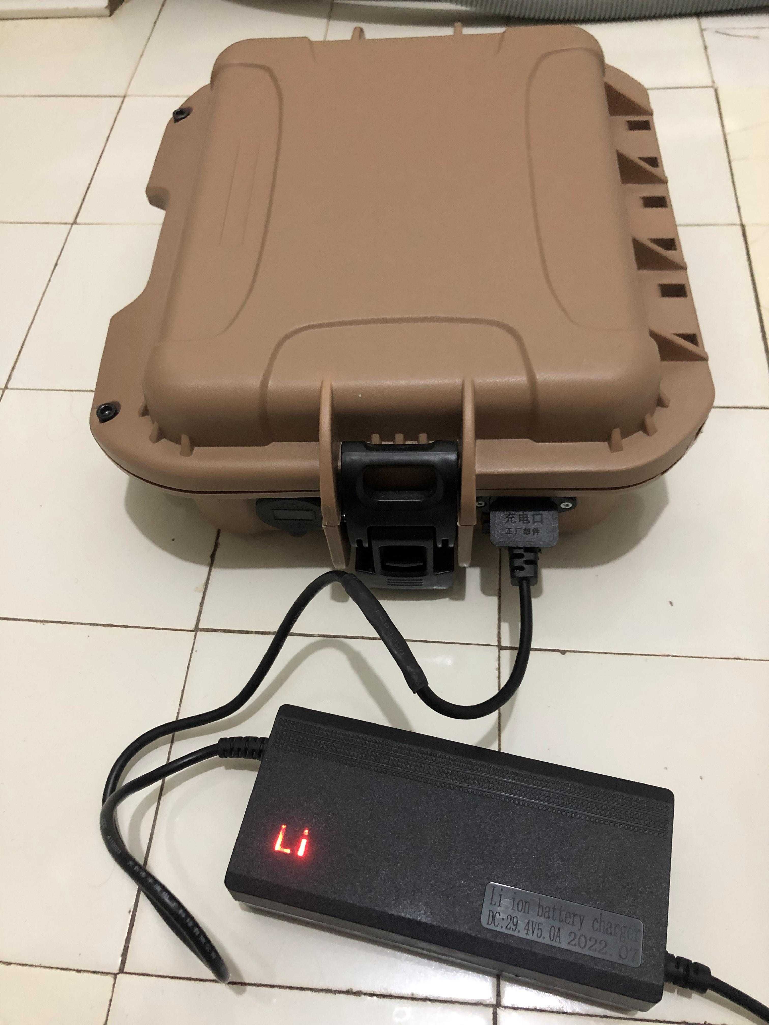 Мобільна електростанція POWERCASE 1кВт 270 000 mAh