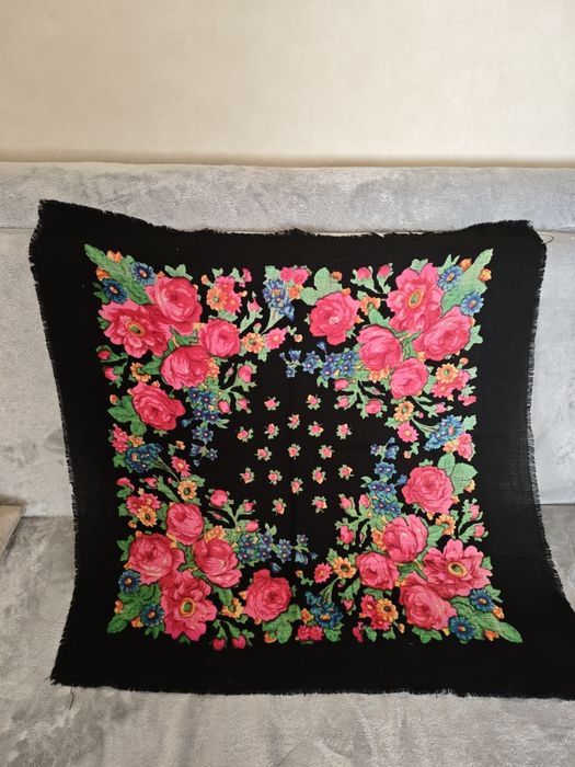 Продам платок Павлопосадский