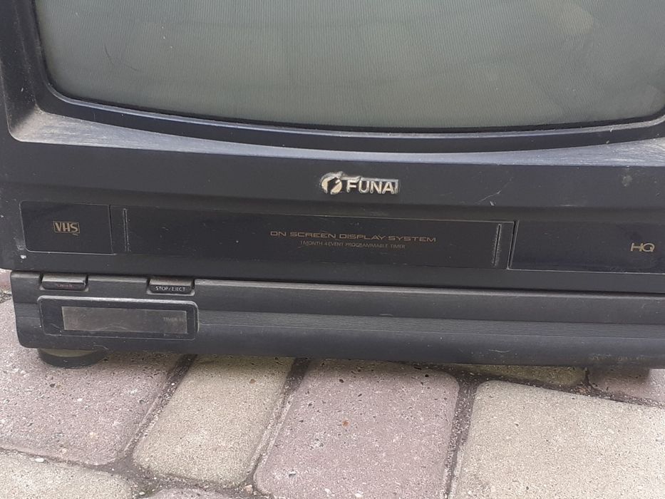 Телевізор з відеомагнітолою