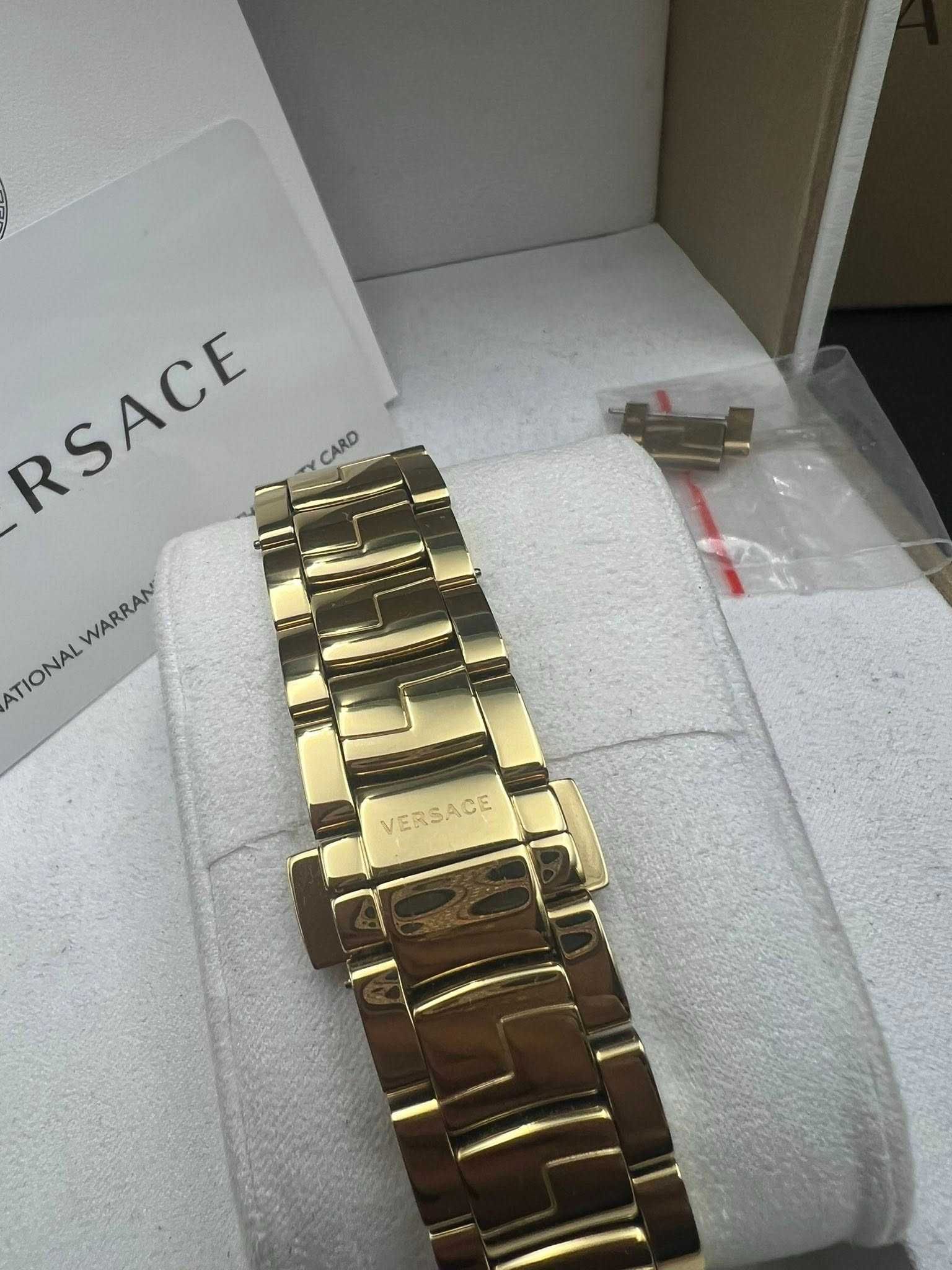 Zegarek Versace VE2M00621 złoty