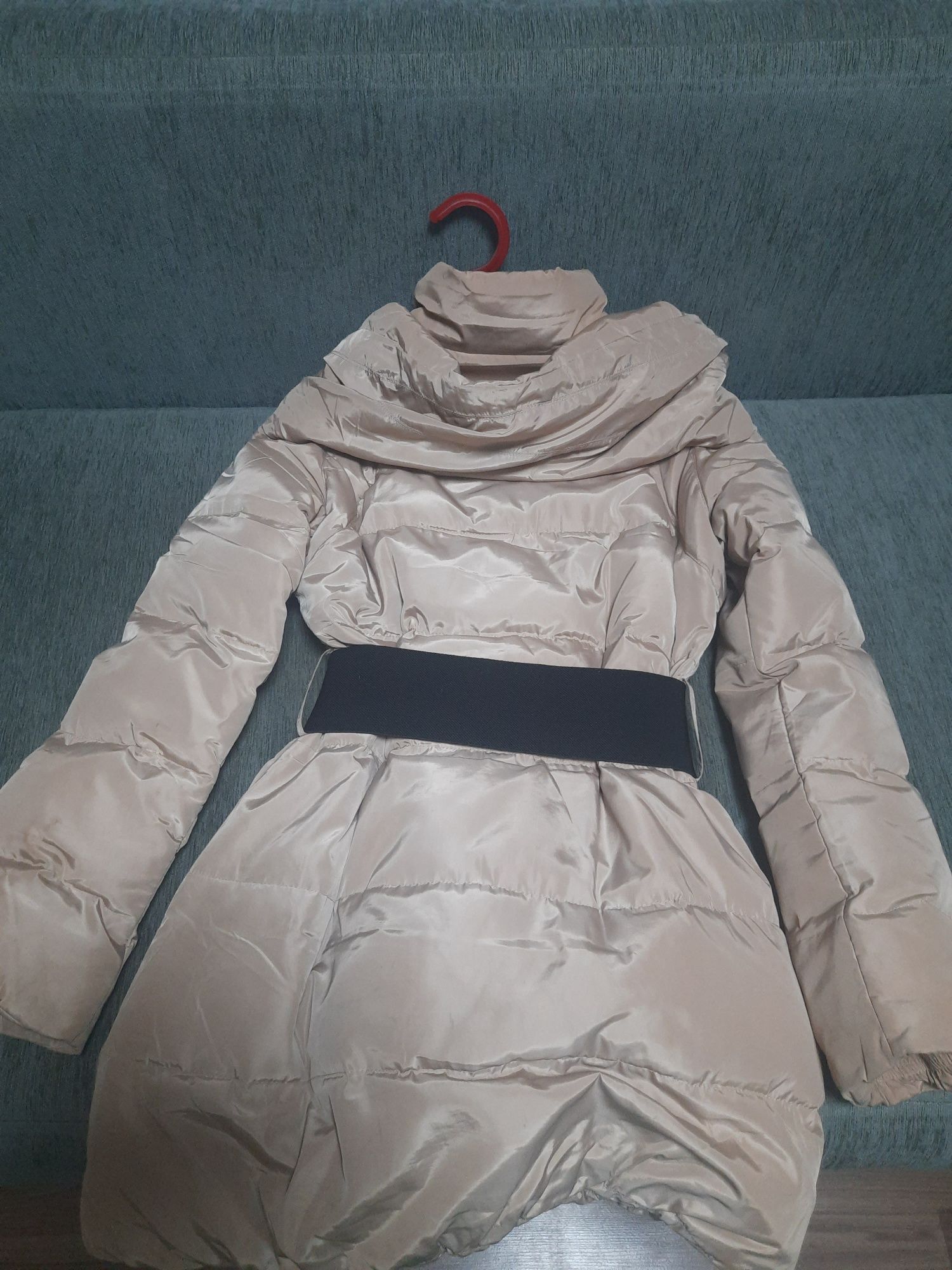Курточка жіноча з поясом