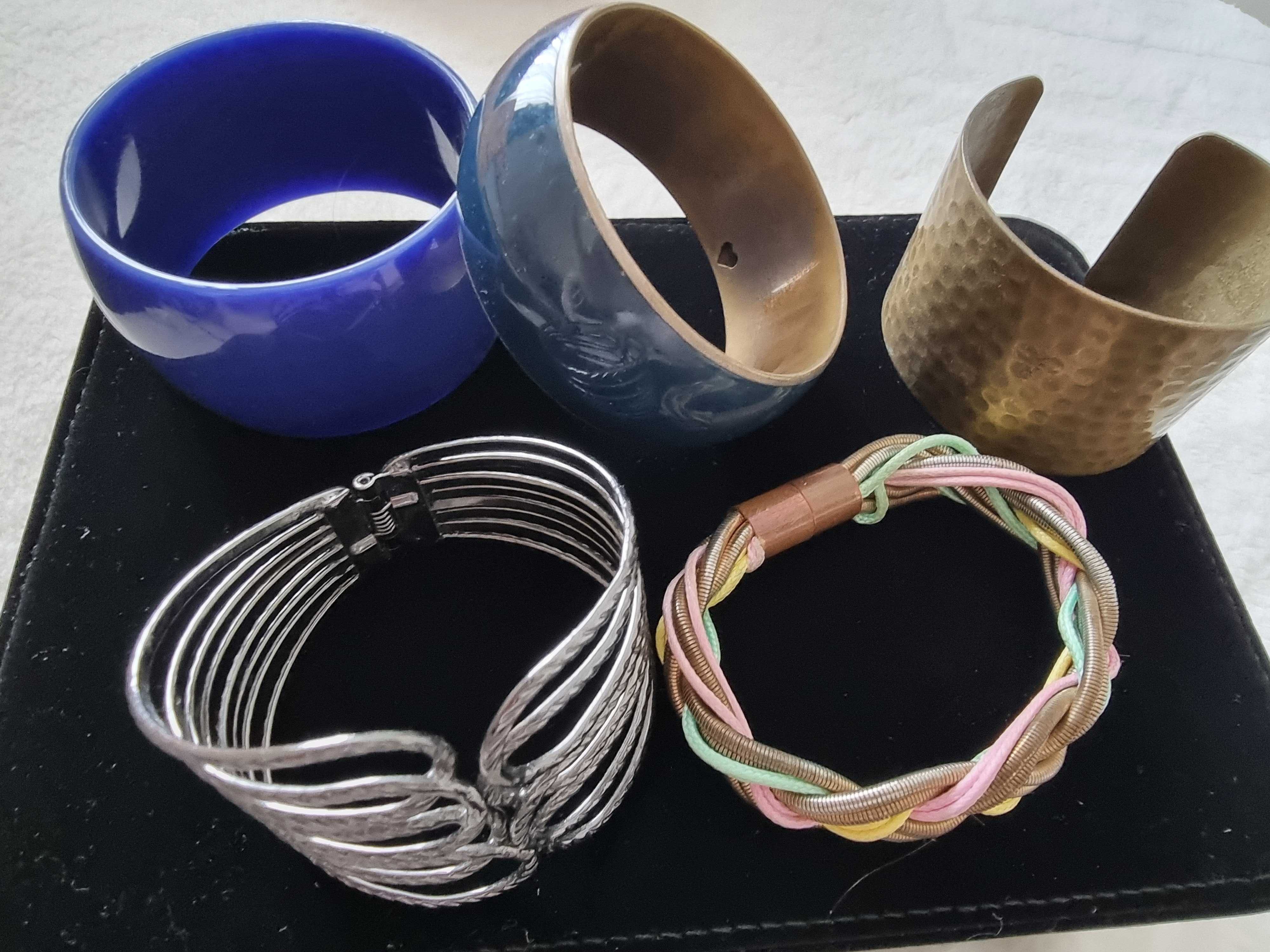 Pulseiras variadas