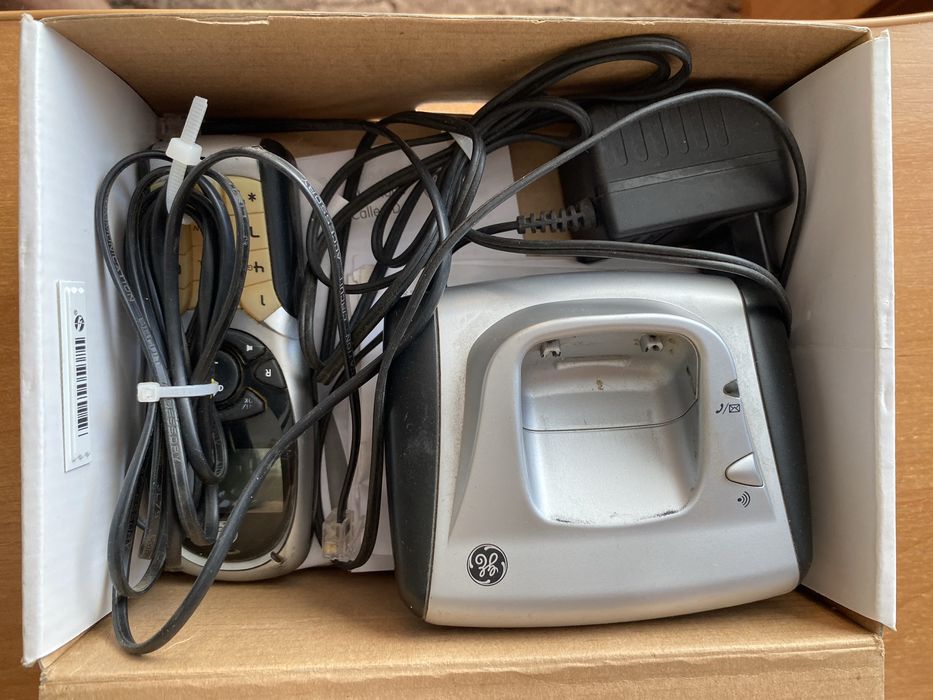 Стационарний радіо телефон трубка. Повністю робочий в гарному стані.