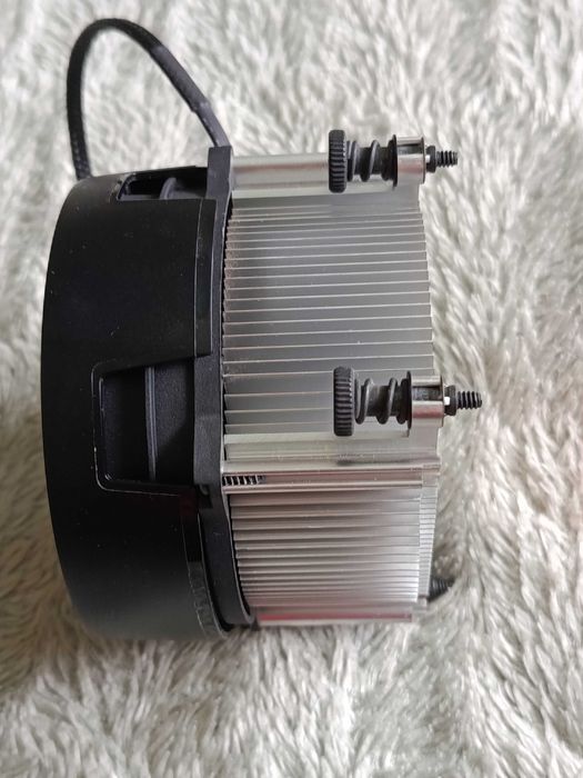 Продається кулер AMD Wraith Spire з мідною вставкою. 4 піновий.